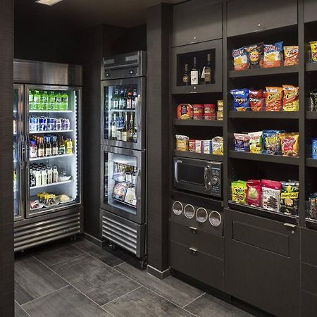 Отель Courtyard By Marriott Seattle Northgate Экстерьер фото