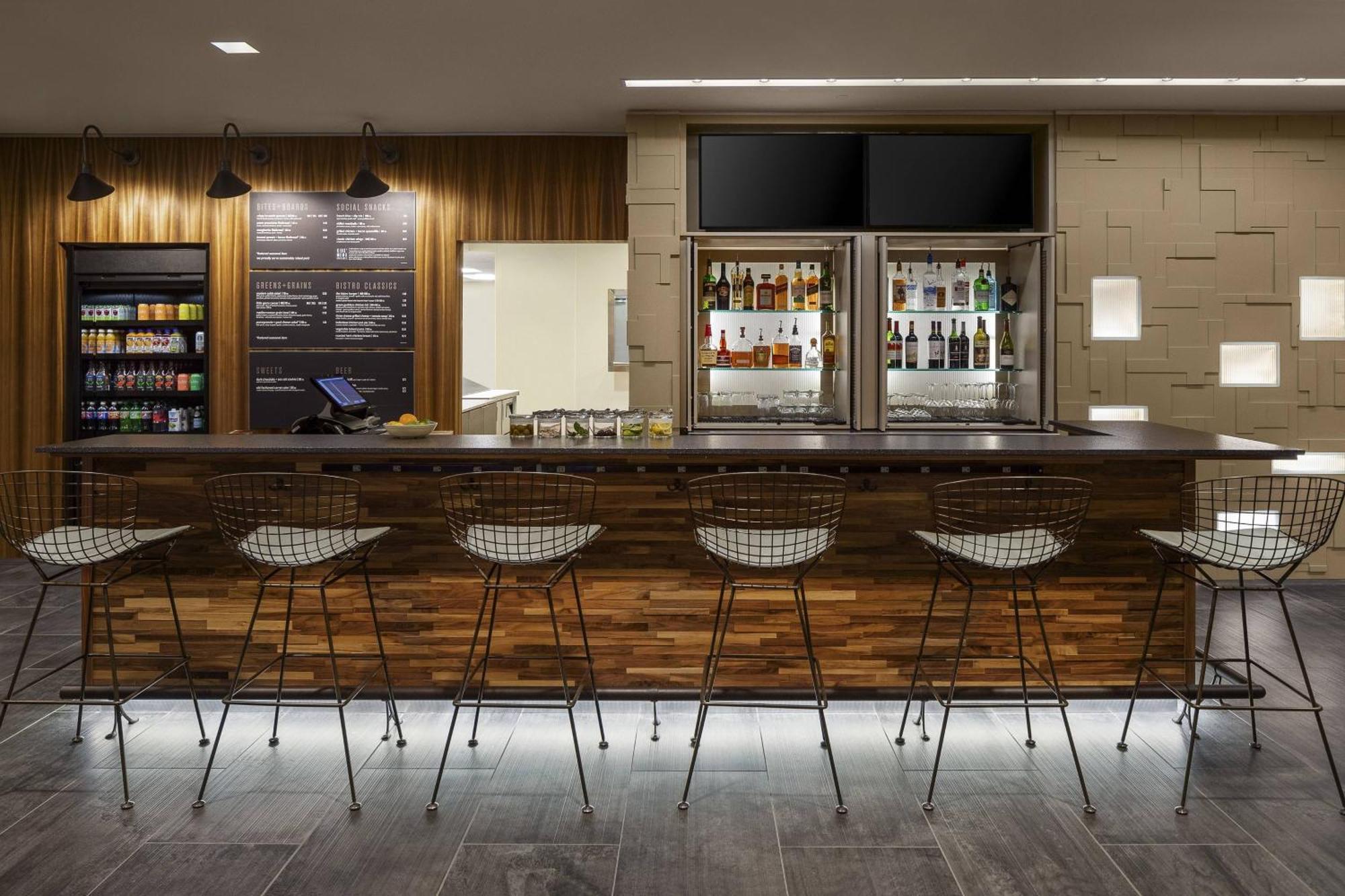 Отель Courtyard By Marriott Seattle Northgate Экстерьер фото