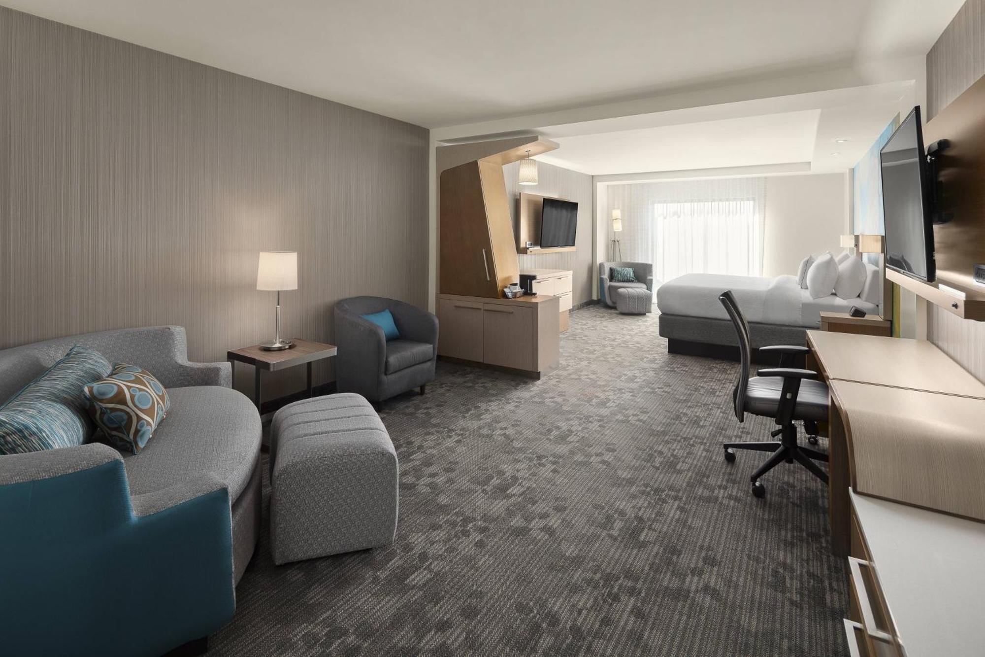 Отель Courtyard By Marriott Seattle Northgate Экстерьер фото